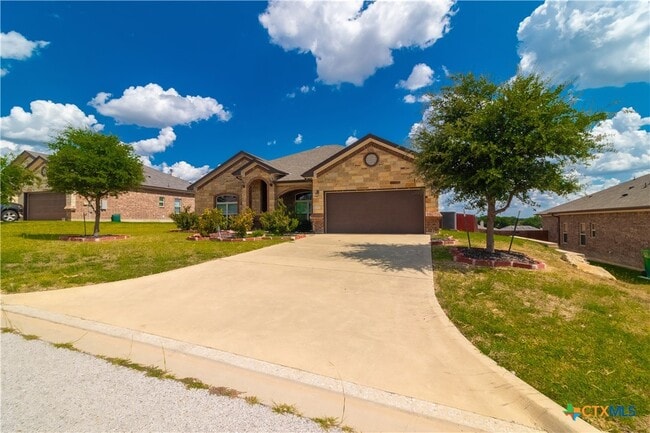 Photo - 2033 Catkins Ln