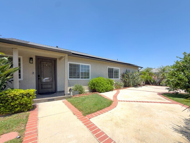 Photo - Resort Style 3Bed/3Bath in Northridge!