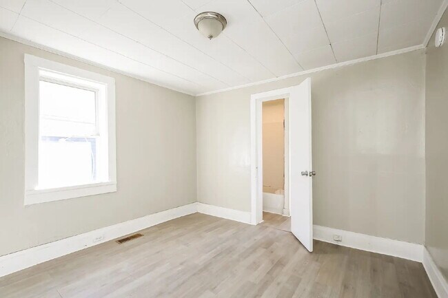 Charming 2-Bed, 1 Bath home with central HVAC and a Large Back yard!