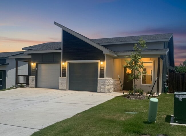 Building Photo - AVAILABLE NOW! - FIRST MONTH FREE