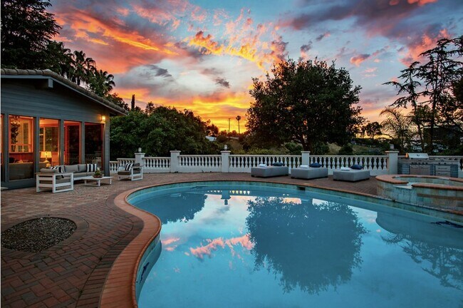 Photo - 3200 Oakley Dr