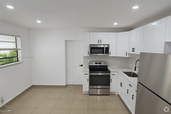 Building Photo - 1046 Foster Rd Unit 1 Rental