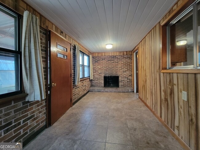 Photo - 493 Bee Maxey Rd