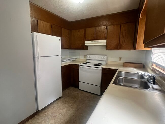 Building Photo - 3208 Crestwood Dr Unit A Rental