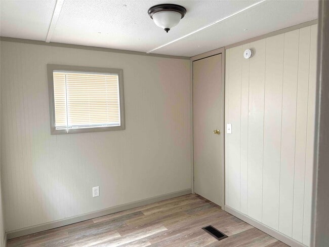 Building Photo - 1718 W Dumble St