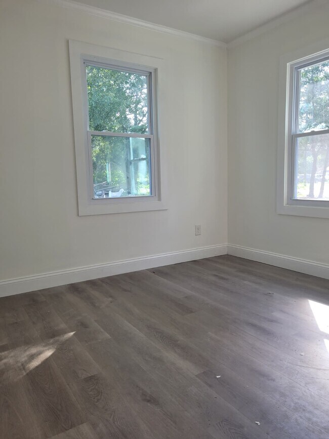 Photo - 1010 N Main St