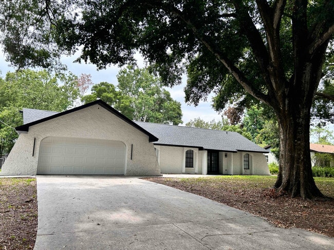 Building Photo - 104 Phillips Dr