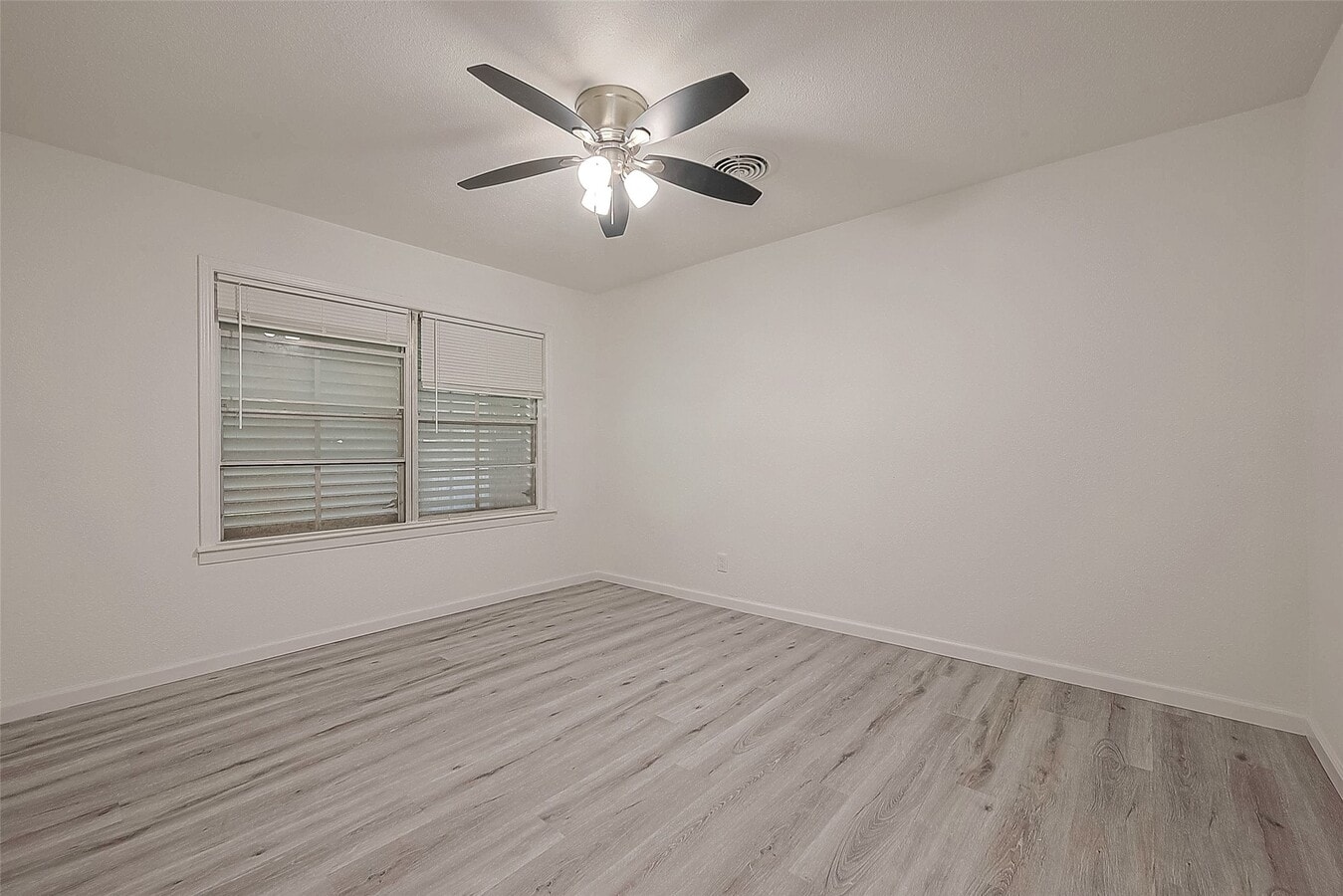 Photo - 715 W 9th St