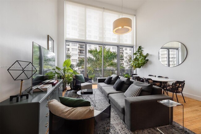 6000 Collins Ave