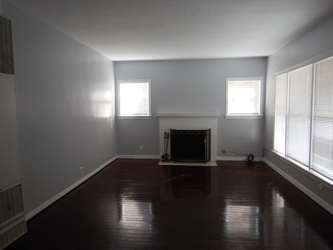 614 W Atkins Ave