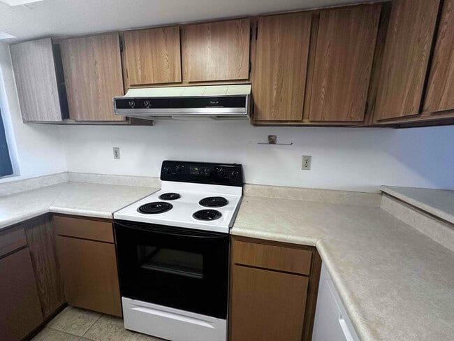 Building Photo - 990 Ala Nanala St Unit 9B