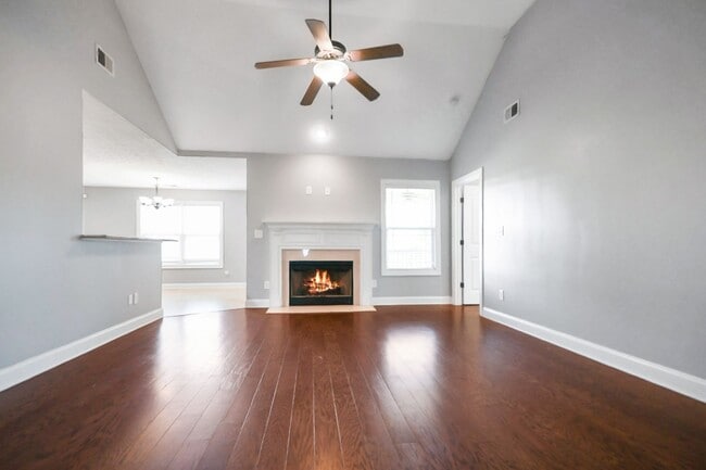 Photo - Pet Friendly Three Bedroom!