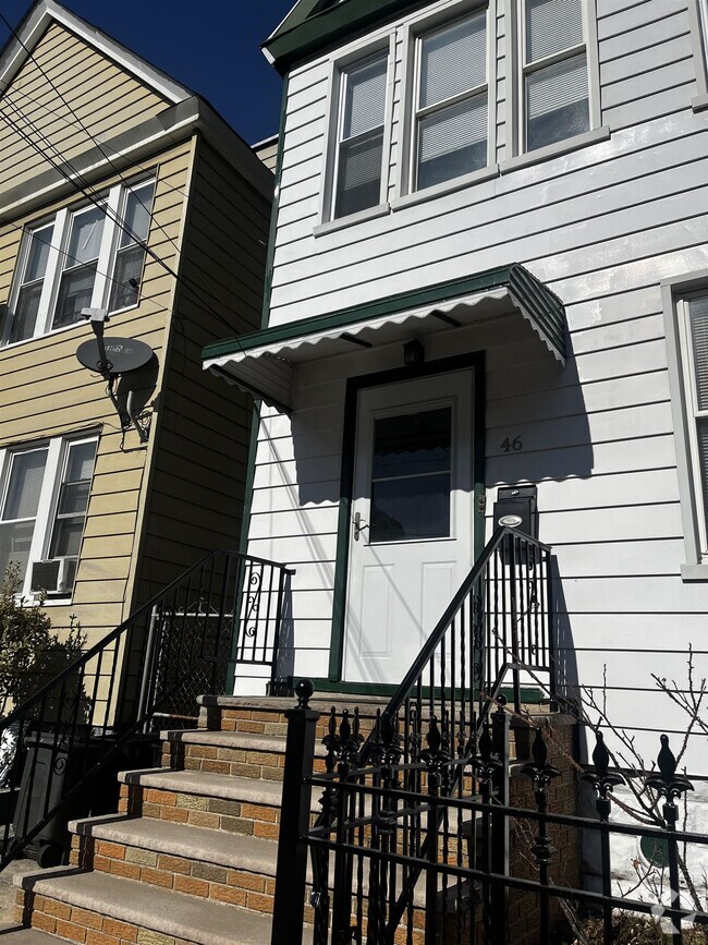 Building Photo - 46 Clarke Ave Unit 2 Rental