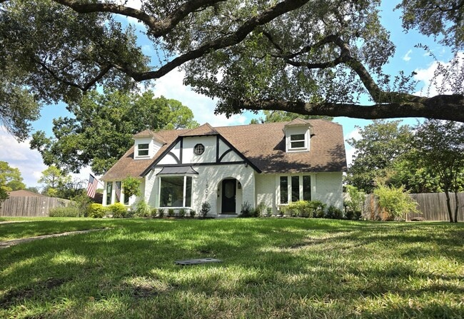 Photo - 1507 Village Green Ct