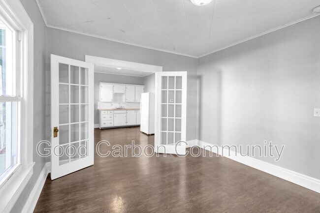 Building Photo - 331 Schenck St Unit 1