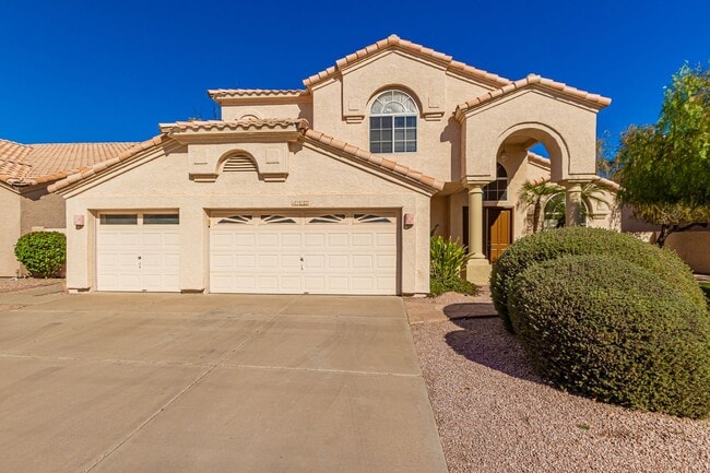 Building Photo - Gorgeous, 5 bedroom home with 3-Car Garage...