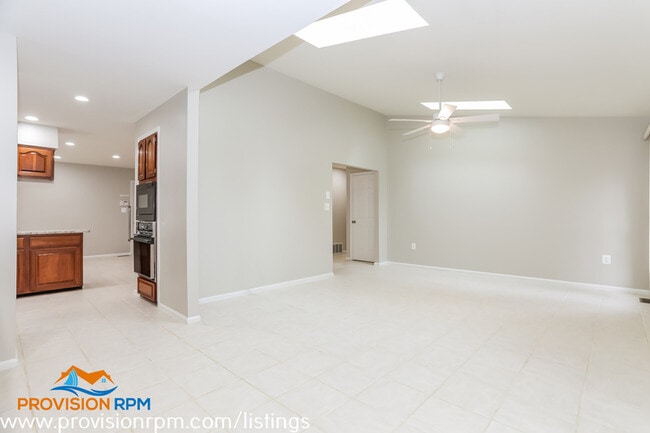 Photo - 861 Boatswain Way