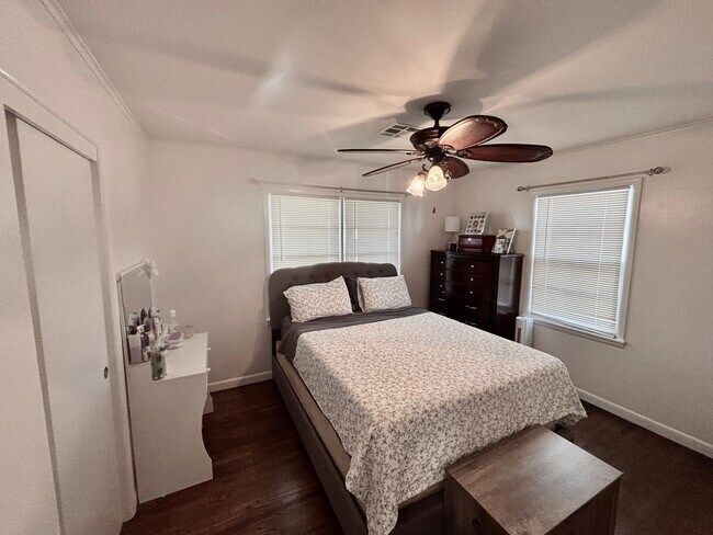 Master bedroom - 3516 E 30th St