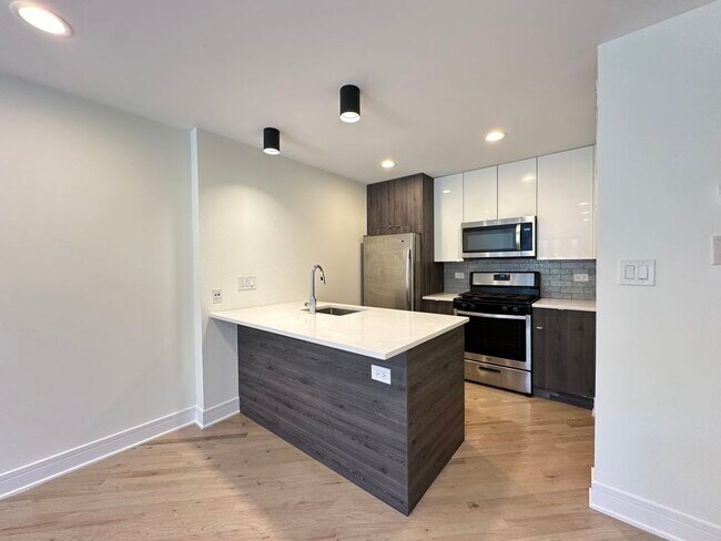 843 W Grace St Unit 201B