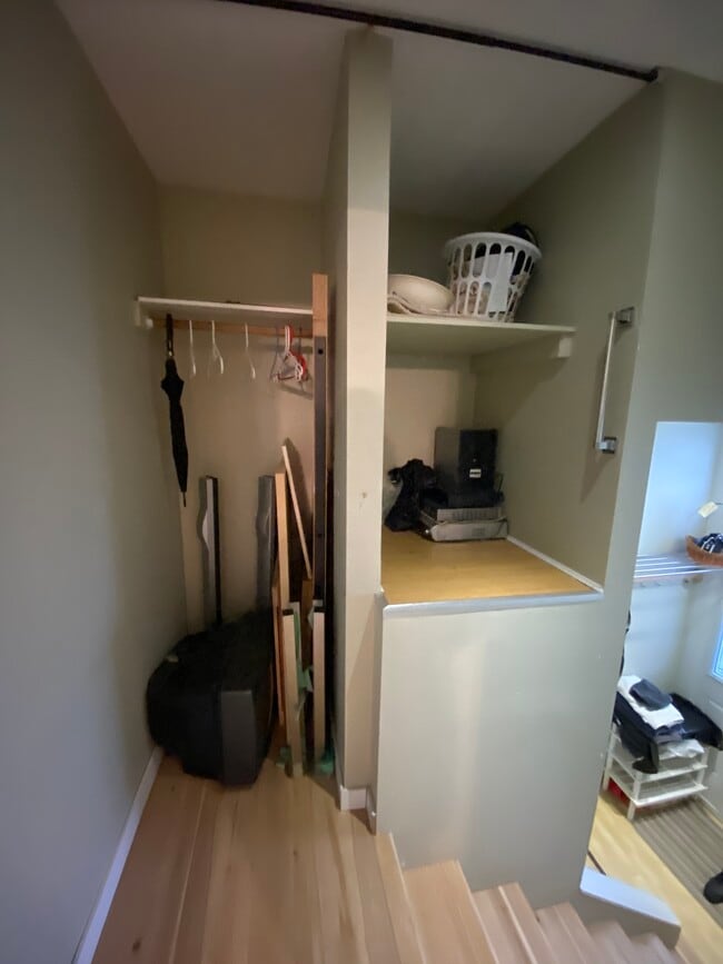 Photo - 142 42nd Av E