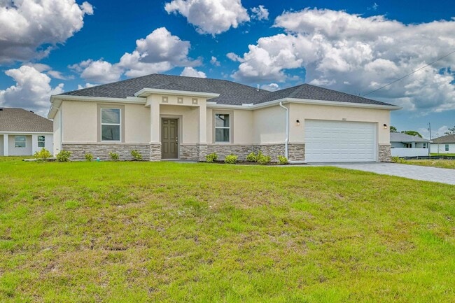 Photo - ** 3 + Den Home in NW Cape ~ 2 Car Garage **