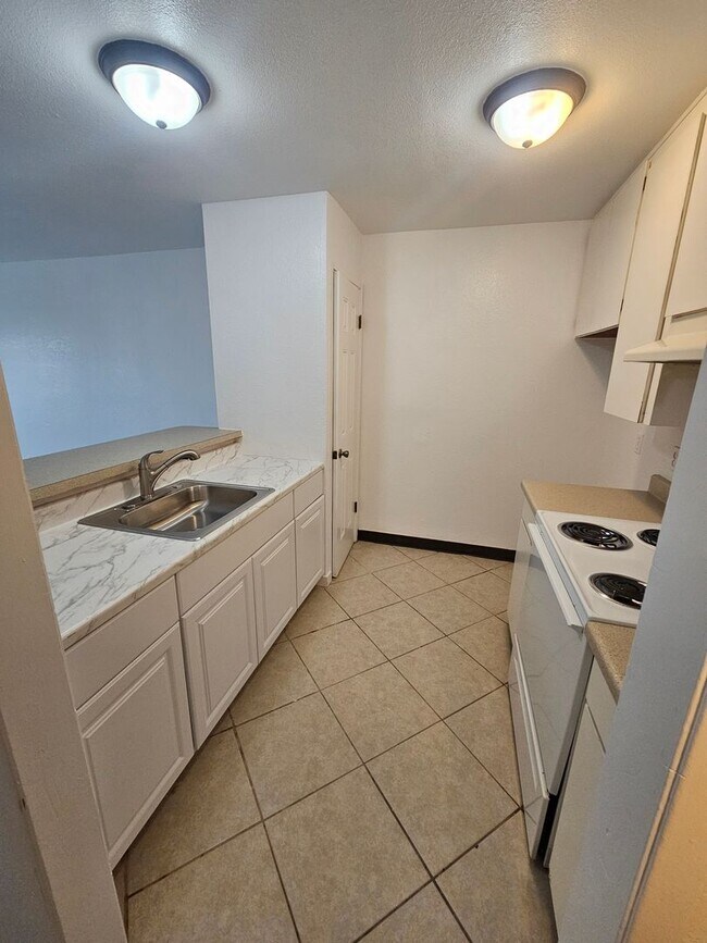 Photo - Downstairs 1 Bedroom 1 Bath Apartment in Orland! Unit 307 Colusa St - A