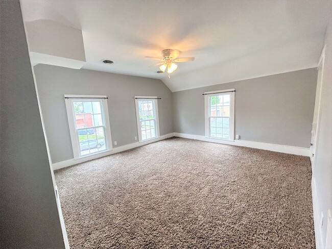 Photo - 677 Oak St Unidad 2