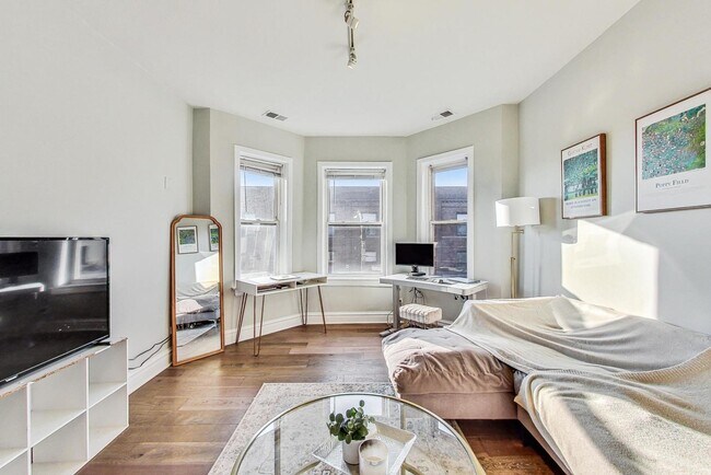 Photo - 2541 N California Ave Unit 3