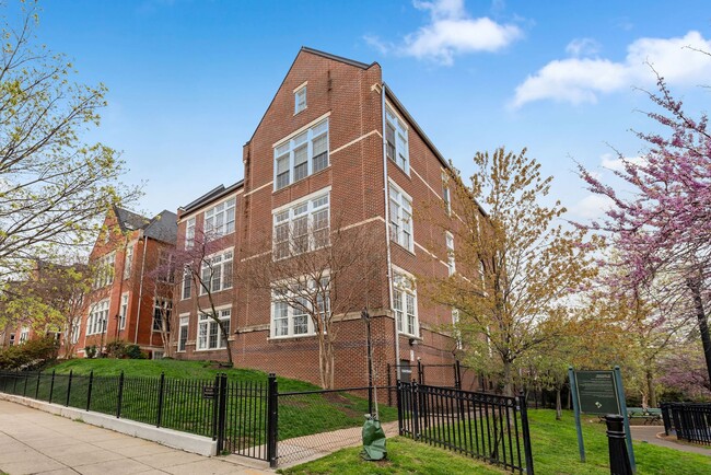 Photo - 440 12th St NE Unidad 213