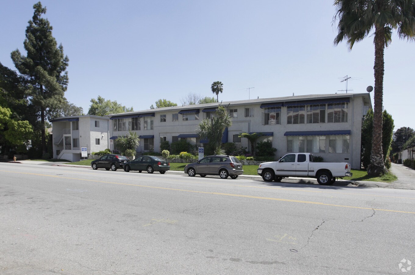 Photo - 12756-12800 Moorpark St