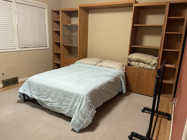 Murphy bed down - 3433 NE Cadet Ave Unidad Upper