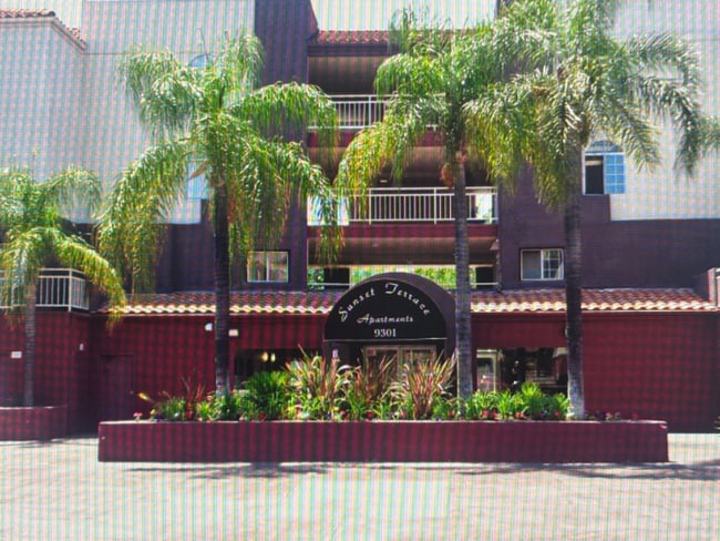 Building Photo - 9301 Van Nuys Blvd Rental