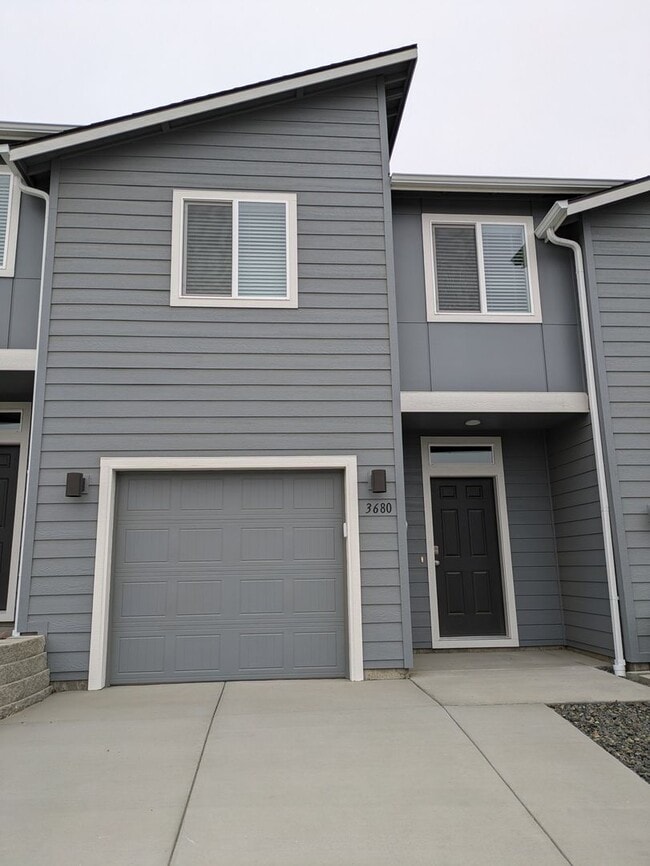 Building Photo - ? Ready for move in and will work with low... Rental