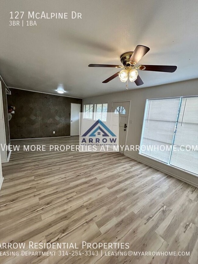 Photo - 127 McAlpine Dr-