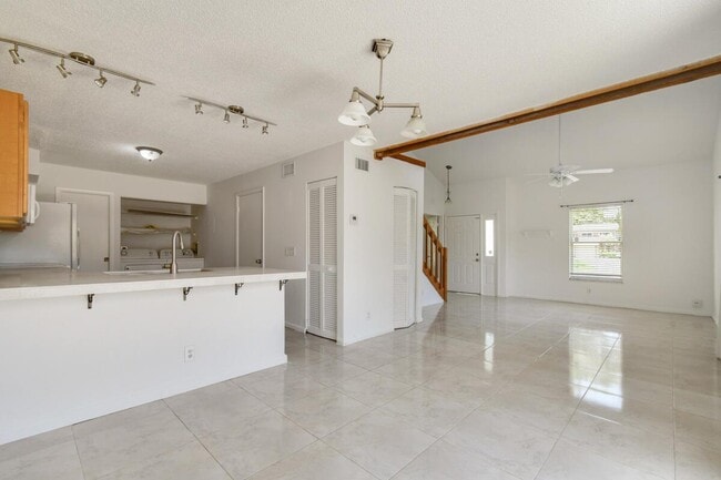 Photo - 324 Maplecrest Cir