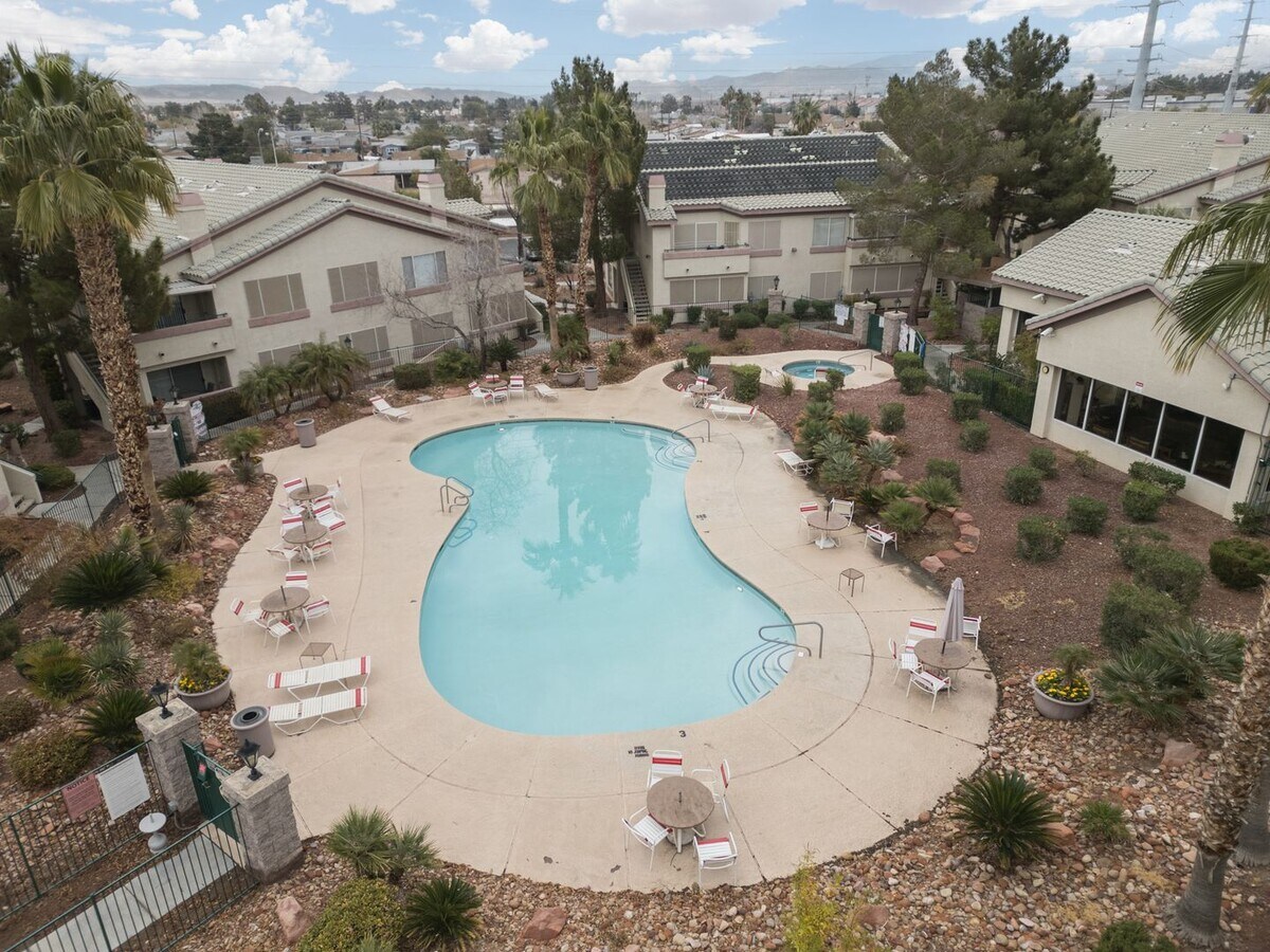 Photo - Three bedroom unit on the 1st floor of gat...