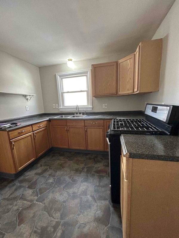 Photo - 185 Harwood Ave