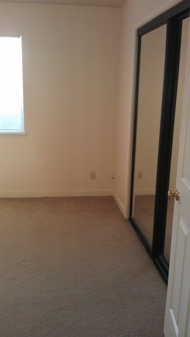 Bed 1 - 816 1st St W