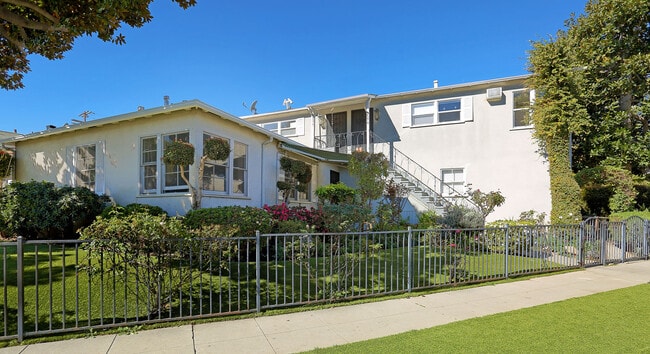 Building Photo - 2577 Granville Ave Unit 2577