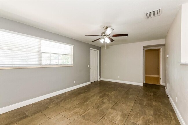 Photo - 5820 21st St W