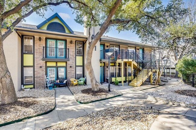 Photo - 7685 Northcross Dr Unit 1121