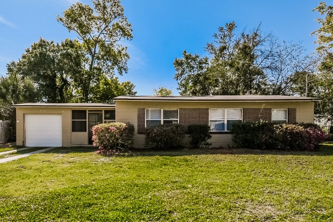 Photo - 7909 Caxton Cir W House