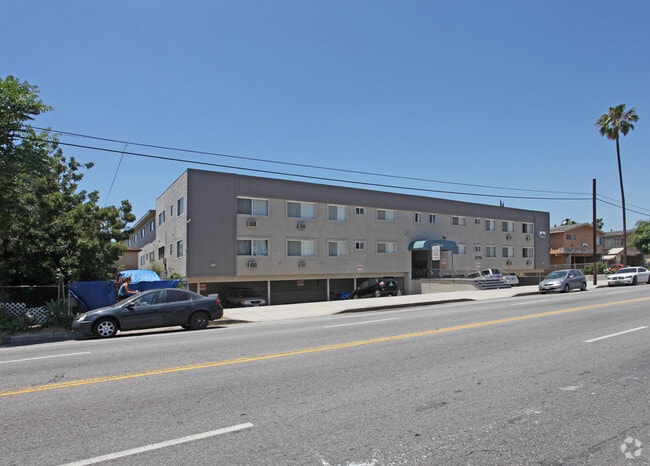 Building Photo - 5715 Vineland Ave Rental