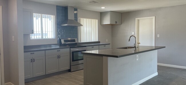 Photo - 2024 N 81st Pl