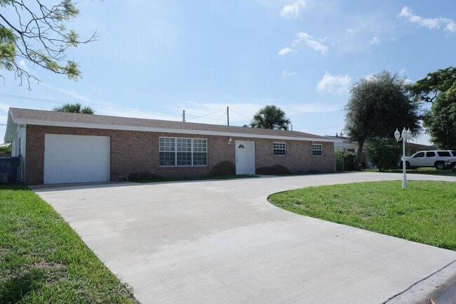 Photo - 980 Woodland Ave