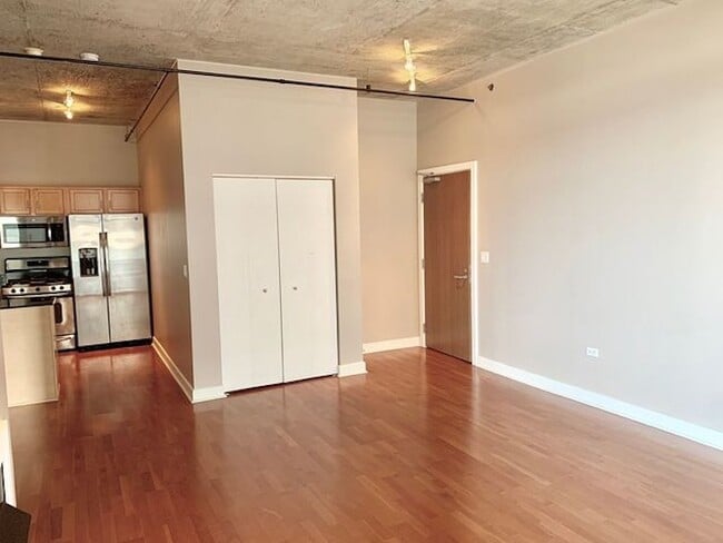 1305 S Michigan Ave