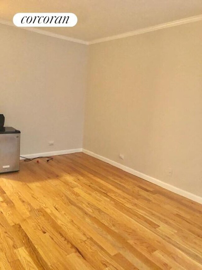 Photo - 155 E 38th St