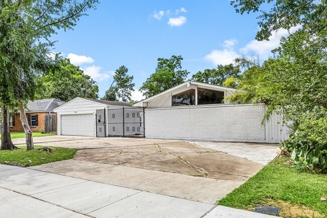 Photo - 7606 Richmond Ave.