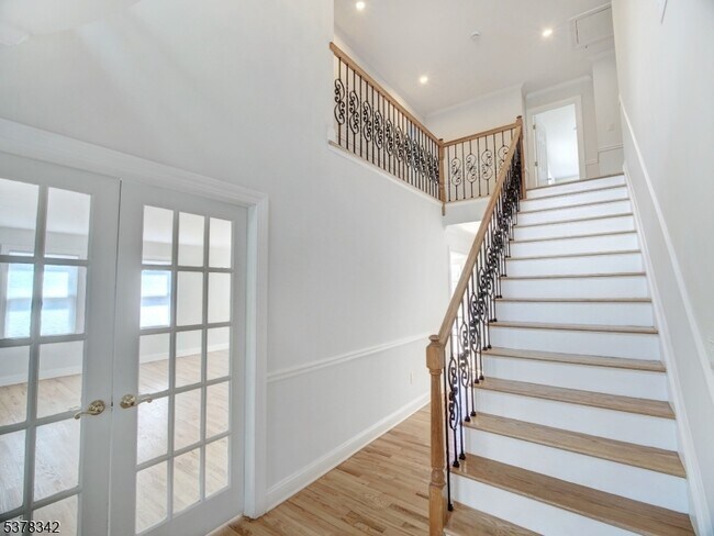 Photo - 355 Green St Casa