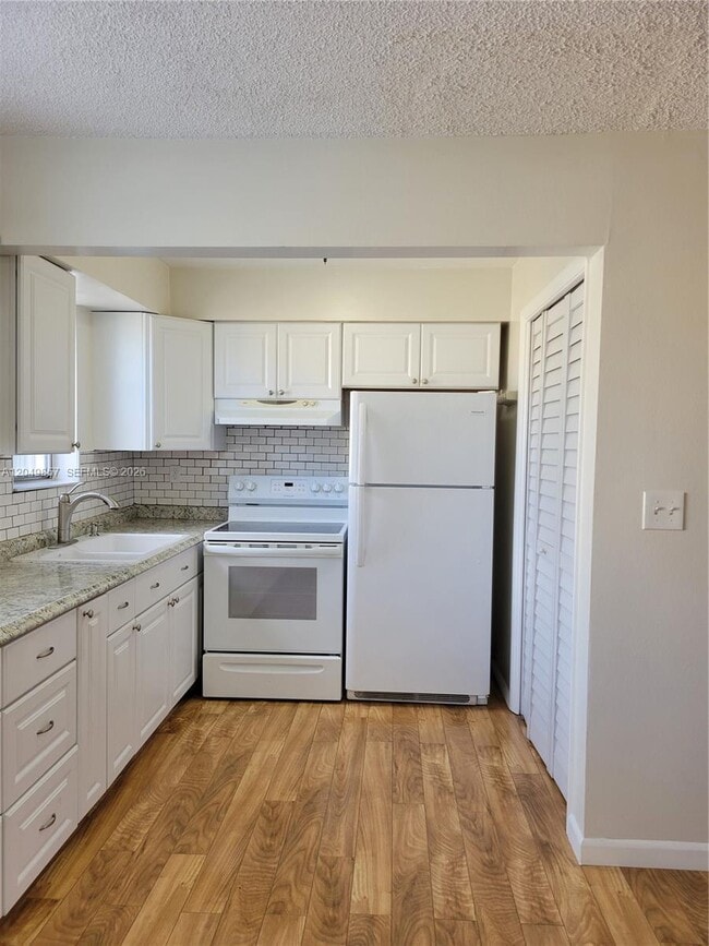 Building Photo - 2200 Taylor St Unit 205